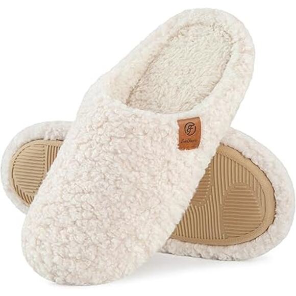 New EverFoams Womens Size 5-6 Cream Fuzzy Slip-on Memory Foam House Slippers - Picture 1 of 5
